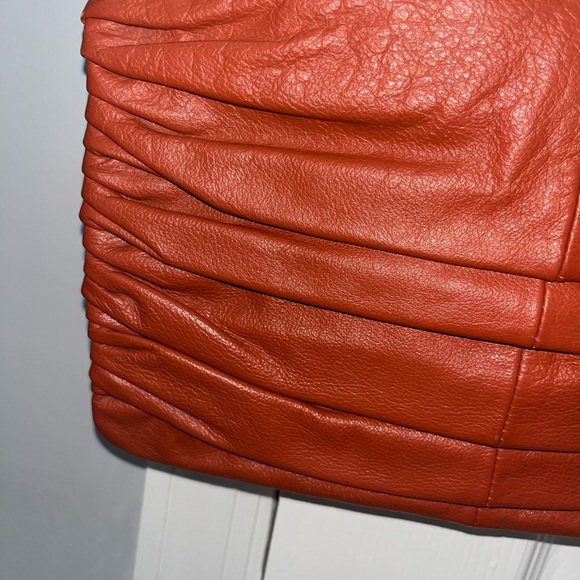 BCBG dark pumpkin orange ruched leather shoulder bag - Picture 2 of 6